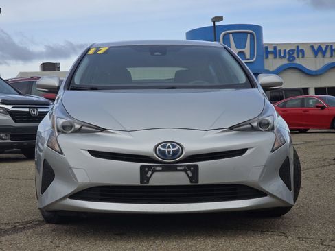 Used 2017 Toyota Prius Two image 8