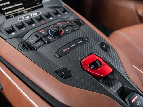 Used 2022 Lamborghini Aventador Countach image 37