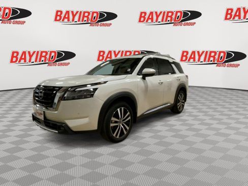 Used 2024 Nissan Pathfinder Platinum w/ Cargo Package AWD/4WD image 4