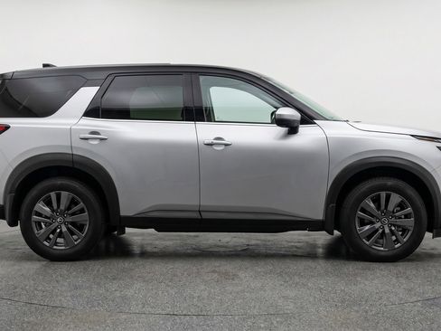 Used 2025 Nissan Pathfinder SV FWD image 11