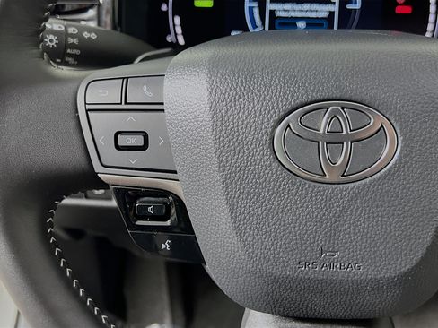 Used 2025 Toyota Camry SE w/ Multimedia Upgrade Package FWD image 19