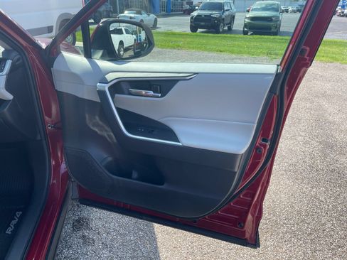 Used 2020 Toyota RAV4 XLE w/ All Weather Liner Package AWD/4WD image 19