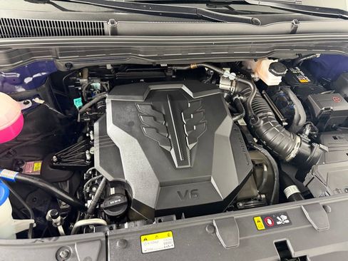 Used 2025 Kia Carnival image 30