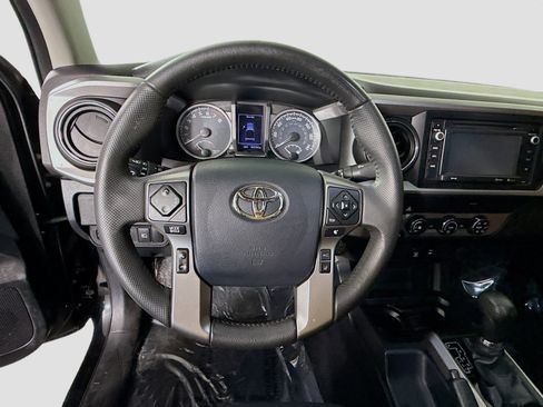 Used 2019 Toyota Tacoma Limited image 13