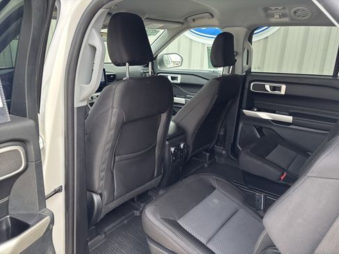 Used 2022 Ford Explorer XLT image 25