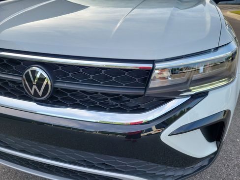 Certified 2023 Volkswagen Taos SE AWD/4WD image 30