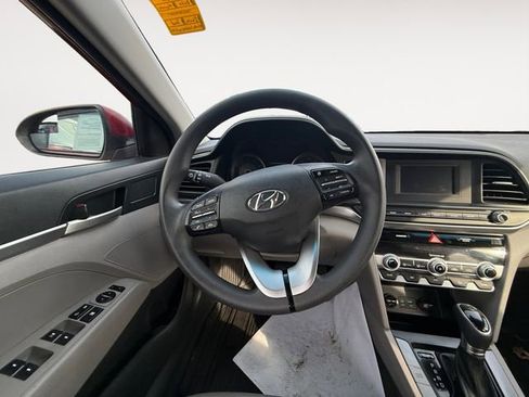 Used 2020 Hyundai Elantra SE w/ Cargo Package (C1) FWD image 13