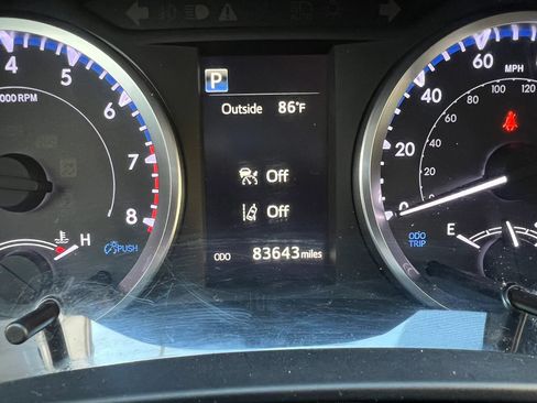 Used 2019 Toyota Highlander LE AWD/4WD image 18