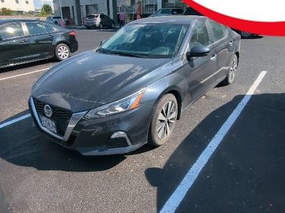 Used 2021 Nissan Altima 2.5 SV w/ SV Premium Package