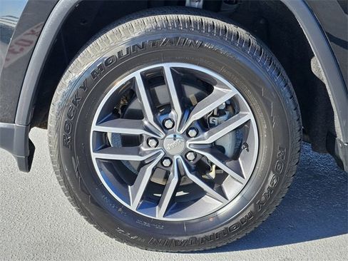 Used 2018 Jeep Grand Cherokee Limited image 10