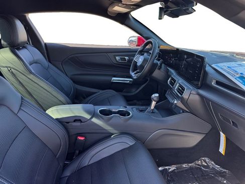 Used 2025 Ford Mustang Premium image 15