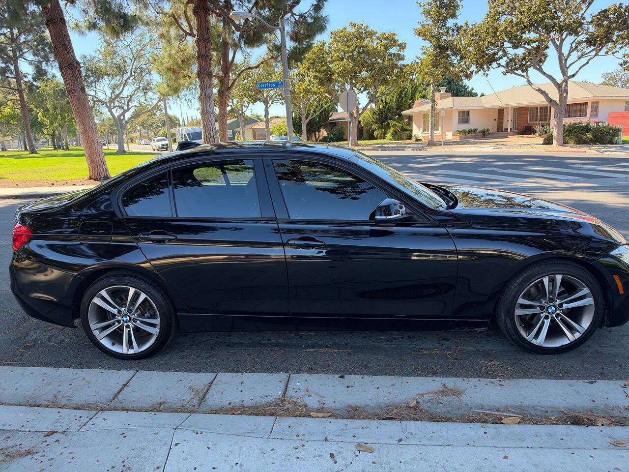 Used 2016 BMW 328i Sedan RWD image 4