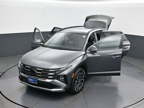 Certified 2025 Hyundai Tucson Limited image 30