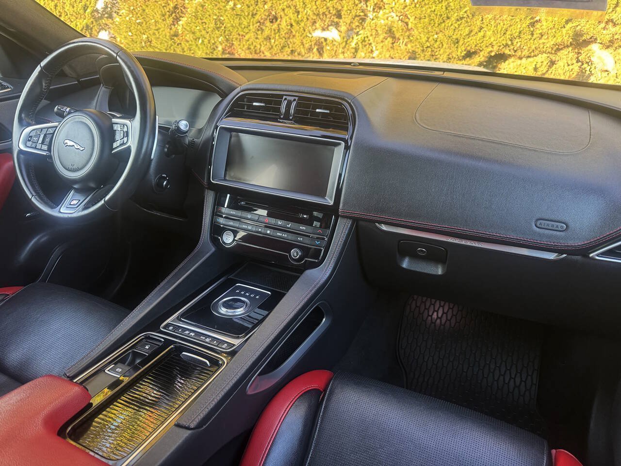 Used 2019 Jaguar F-PACE S AWD/4WD image 9