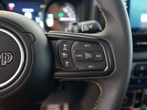 Used 2024 Jeep Wrangler Unlimited AWD/4WD image 31