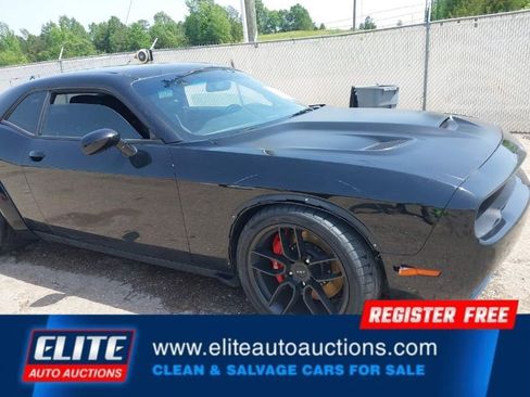 Used 2016 Dodge Challenger SRT Hellcat image 37