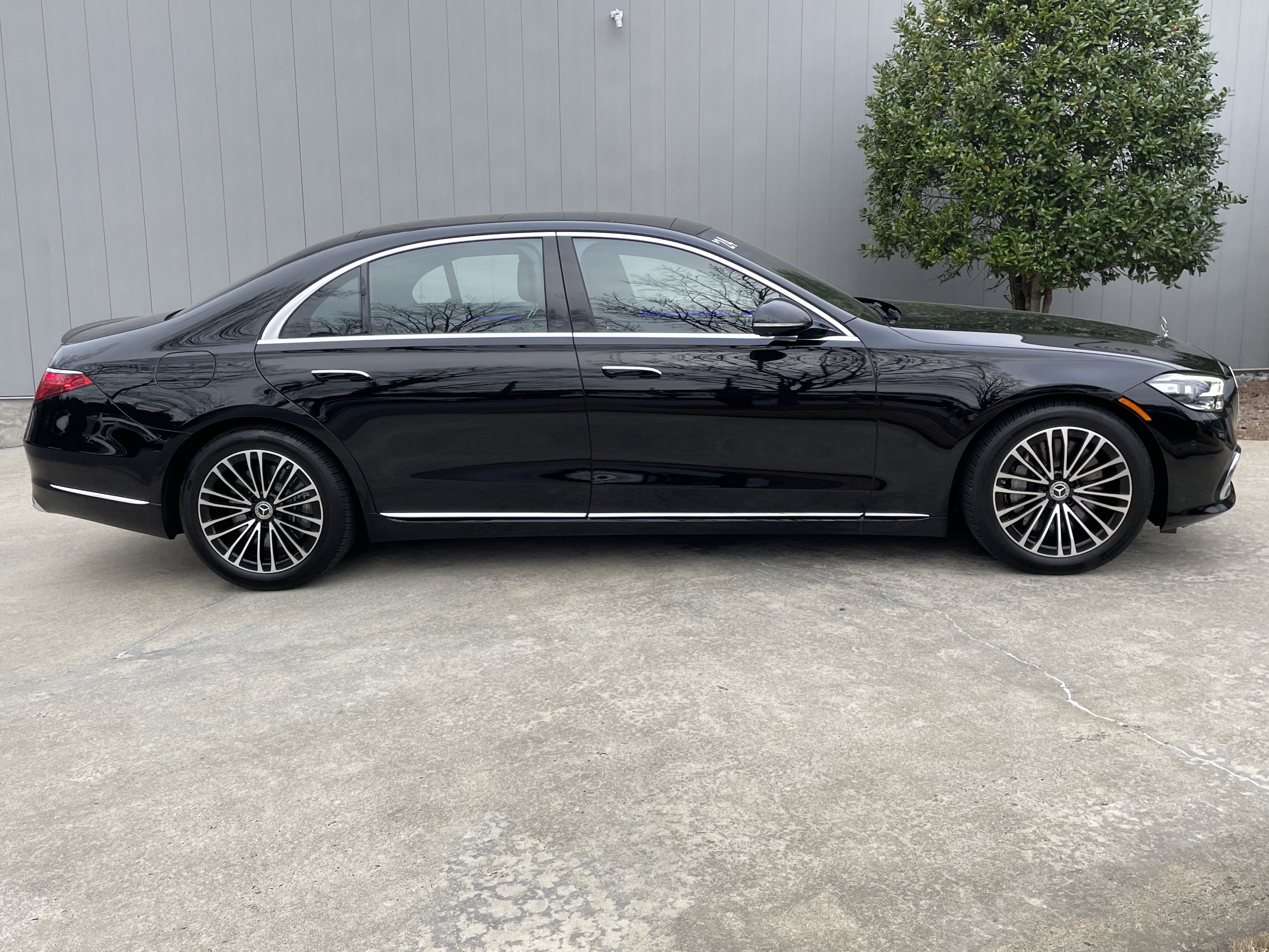 Used 2024 Mercedes-Benz S 580e 4MATIC Sedan image 5