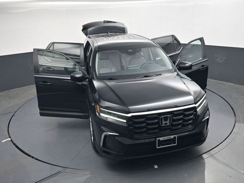 Used 2023 Honda Pilot LX image 37