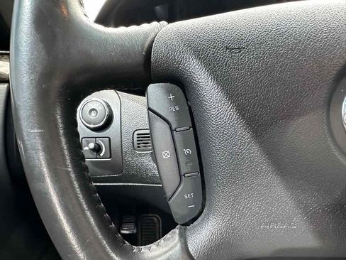 Used 2011 Cadillac DTS Limousine image 18