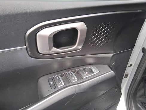 Used 2021 Kia Sorento LX image 12