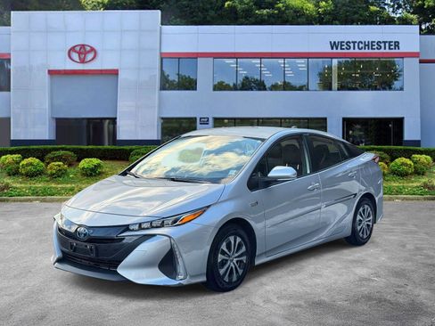 Certified 2021 Toyota Prius Prime XLE image 2