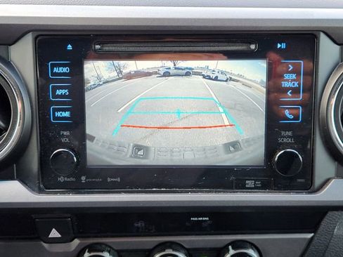 Used 2018 Toyota Tacoma TRD Off-Road w/ Technology Package image 14