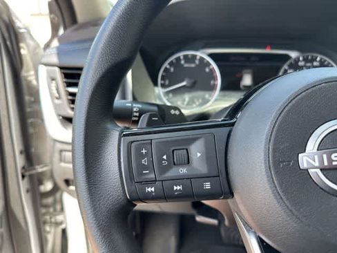 Used 2023 Nissan Rogue SV AWD/4WD image 12
