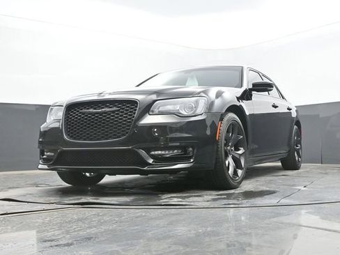 Used 2023 Chrysler 300 Touring L w/ Comfort Group RWD image 54