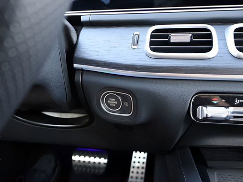 New 2026 Mercedes-Benz GLS 450 4MATIC image 29