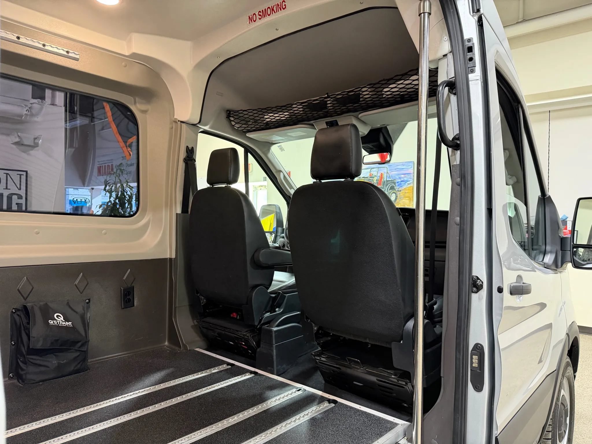 Used 2020 Ford Transit 250 Medium Roof RWD image 27