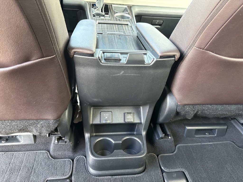 Used 2023 Toyota Sienna Platinum AWD/4WD image 26