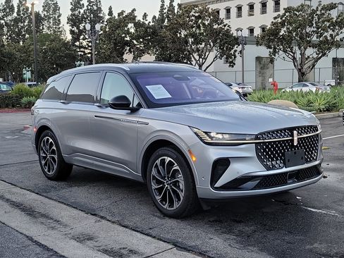 Used 2024 Lincoln Nautilus Reserve image 30