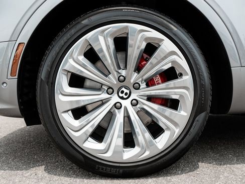 Certified 2023 Bentley Bentayga AWD/4WD image 6