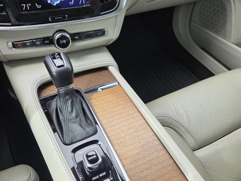 Used 2017 Volvo S90 T6 Inscription w/ Vision Package image 15