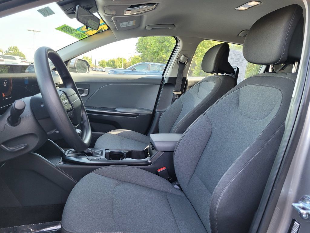 Used 2025 Kia K4 FWD image 12