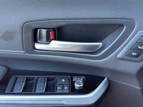 Used 2025 Toyota Sienna Platinum image 10