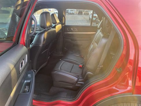 Used 2018 Ford Explorer XLT w/ Equipment Group 202A image 25