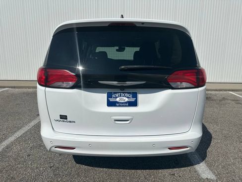 Used 2024 Chrysler Voyager LX FWD image 6