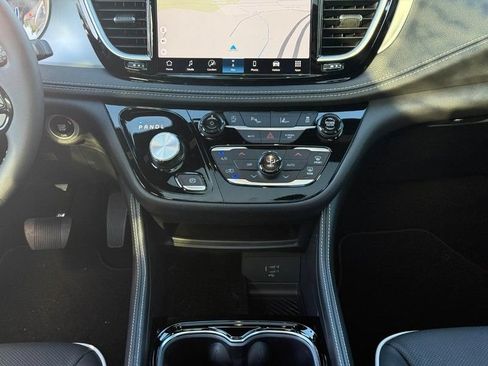 New 2026 Chrysler Pacifica Limited w/ S Appearance Package FWD image 13