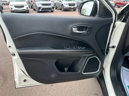 Used 2019 Jeep Compass Limited AWD/4WD image 12