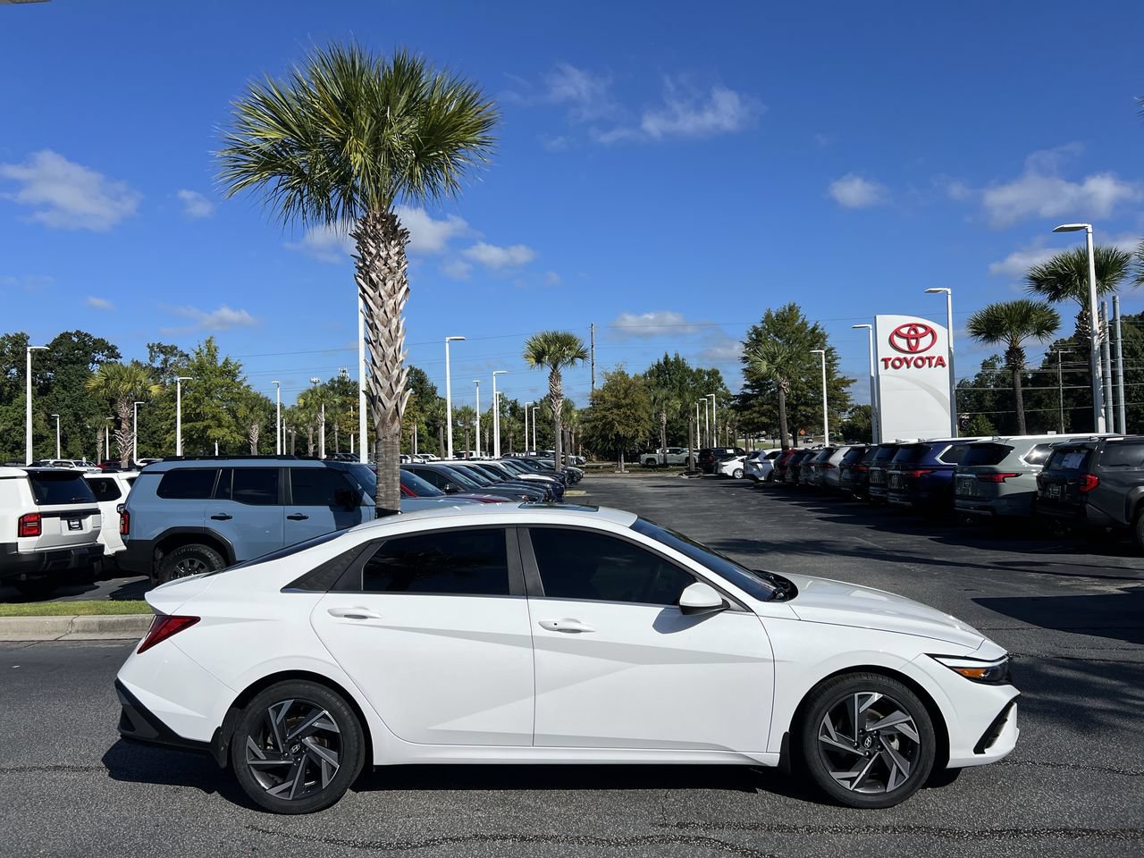 Used 2024 Hyundai Elantra SEL w/ Convenience Package FWD image 11