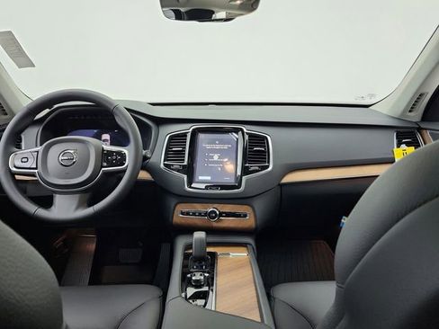 New 2025 Volvo XC90 B6 Plus w/ Protection Package Premier image 33