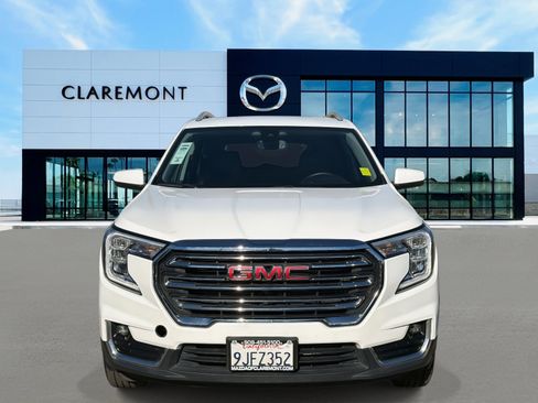 Used 2024 GMC Terrain SLT image 2
