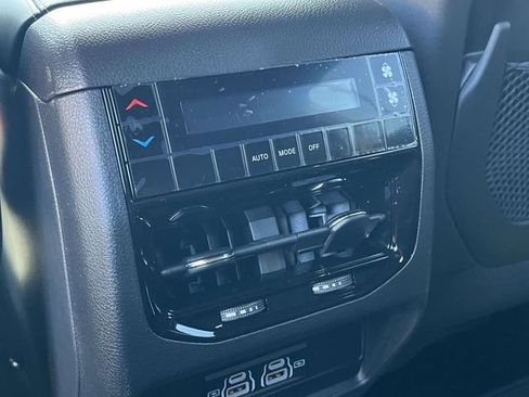 New 2025 Jeep Grand Cherokee L Laredo image 17