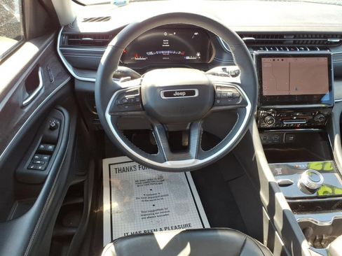 Used 2023 Jeep Grand Cherokee Limited AWD/4WD image 11
