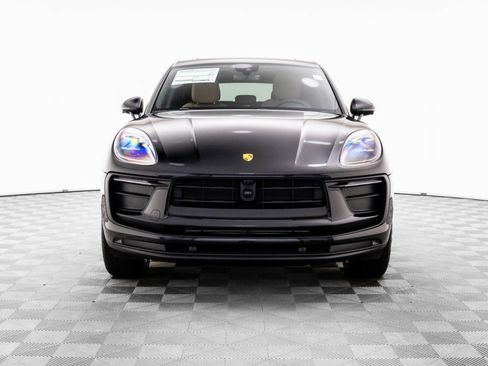 Certified 2026 Porsche Macan AWD/4WD image 9