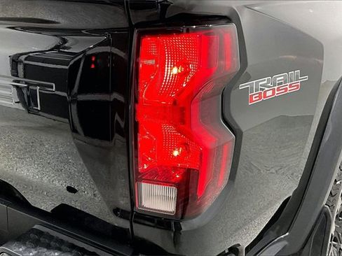Used 2023 Chevrolet Colorado Trail Boss w/ Technology Package image 25
