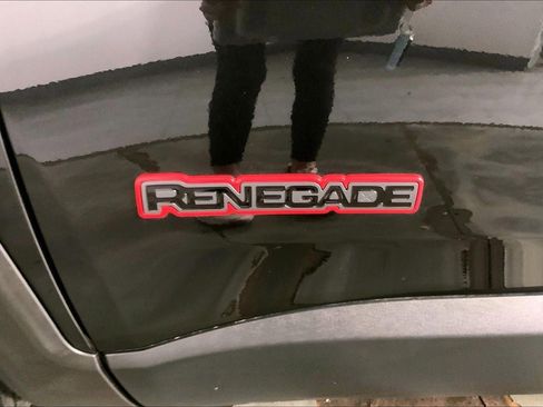 Used 2023 Jeep Renegade Trailhawk AWD/4WD image 8
