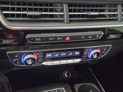 Used 2017 Audi Q7 3.0T Prestige w/ Prestige Package AWD/4WD image 23