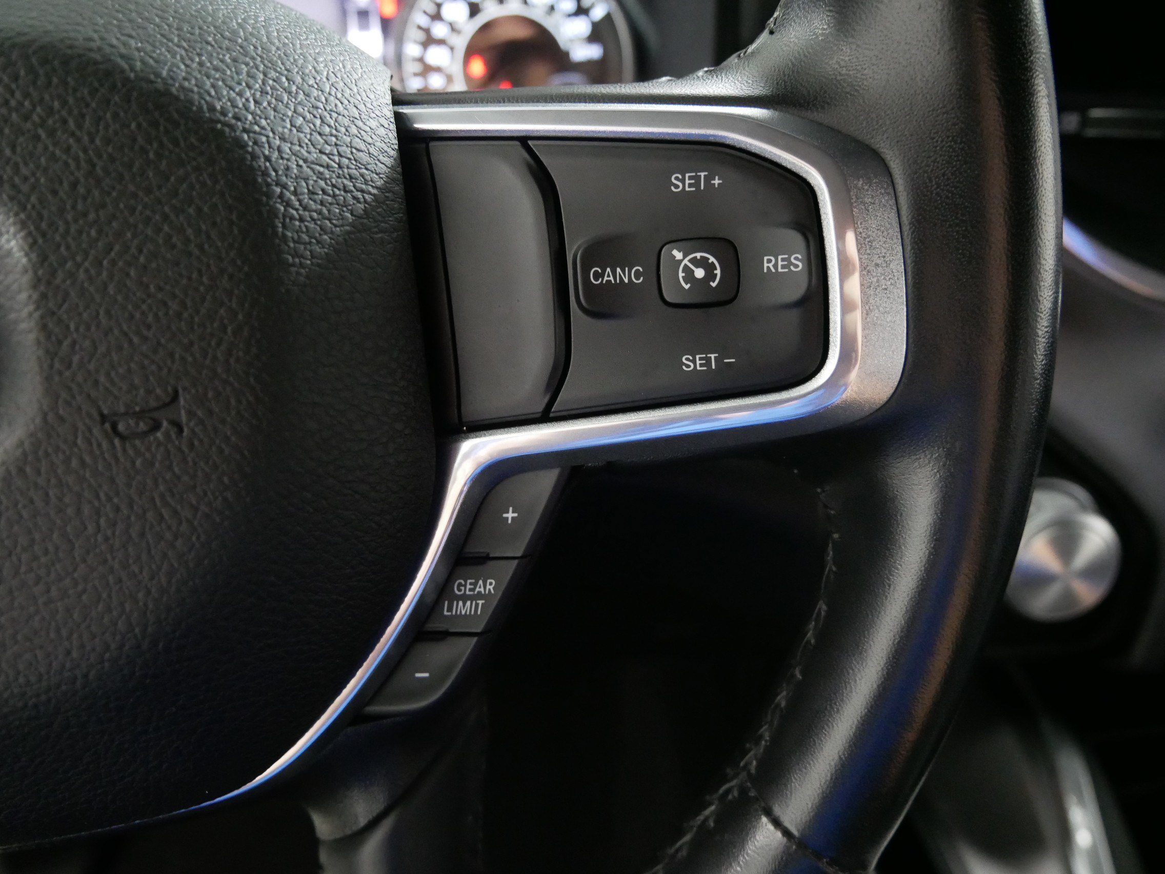 Used 2023 RAM 1500 Laramie AWD/4WD image 28